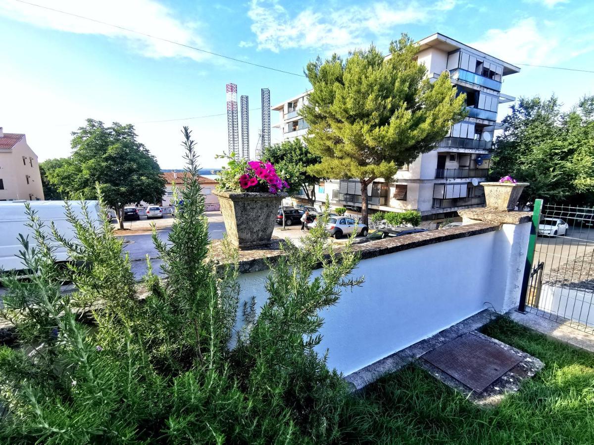 Parun Apartment Pula Exterior photo